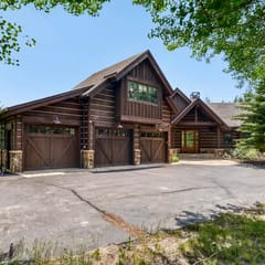 Escape to the heart of the Rockies! Luxury 5 bedroom home in Silverthorne!