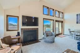 Family 2bedroom with Loft, Lake Views, Amazing Location