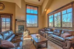 Minutes from World Class Ski Resorts, Hot Tub!