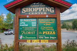 Only Minutes from Skiing,shopping,&Fun-Come Relax