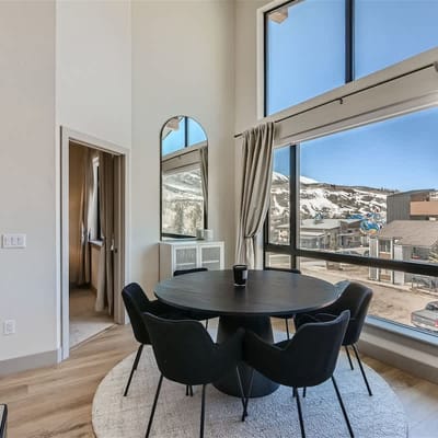Brand New Penthouse,5 Star Accommodations!