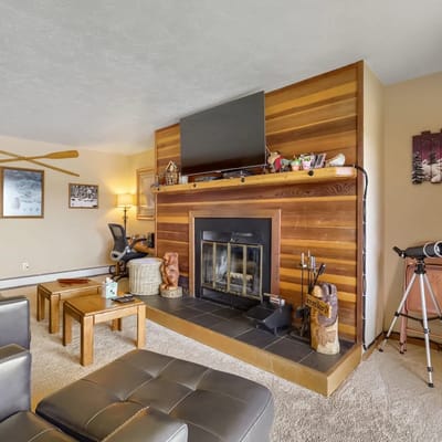 2 Bed 2 Bath condo in Wildernest! Clubhouse with Indoor Pool & Hot Tubs!
