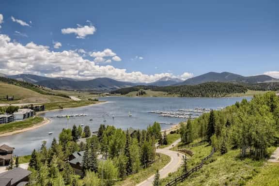 Amazing Lake and Mountain Views! - Image 1