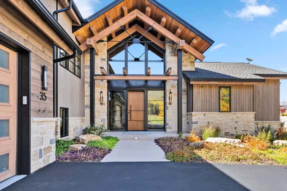 Unforgettable Mountain Views in Silverthorne! - Image 1