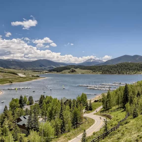 Amazing Lake and Mountain Views! - Image 1