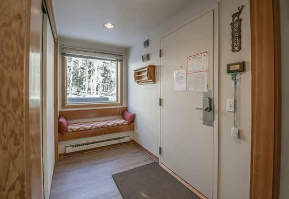 Close to slopes, Pool, & Nature: The Pines Condo in Beautiful Keystone