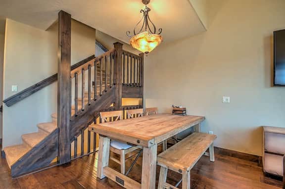 Minutes from World Class Ski Resorts, Hot Tub!