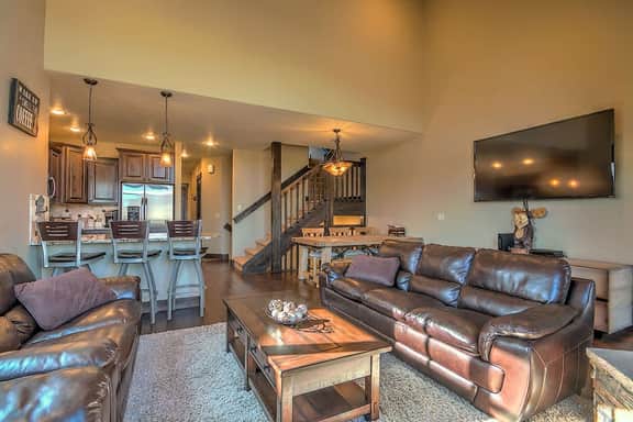 Minutes from World Class Ski Resorts, Hot Tub!