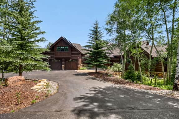 Escape to the heart of the Rockies! Luxury 5 bedroom home in Silverthorne!