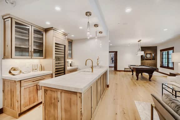 Escape to the heart of the Rockies! Luxury 5 bedroom home in Silverthorne!