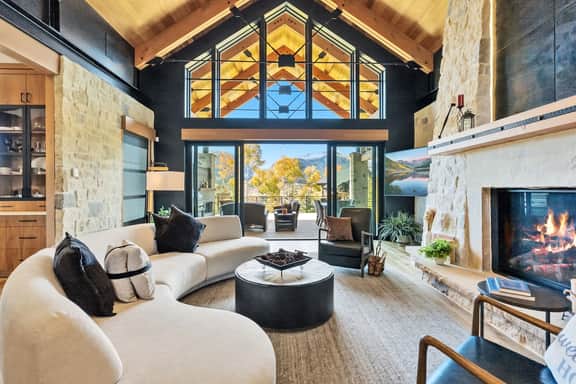 Unforgettable Mountain Views in Silverthorne! - Image 2
