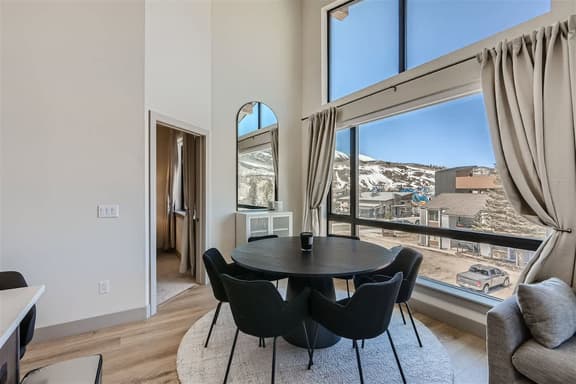 Brand New Penthouse,5 Star Accommodations!