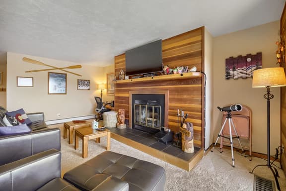 2 Bed 2 Bath condo in Wildernest! Clubhouse with Indoor Pool & Hot Tubs!