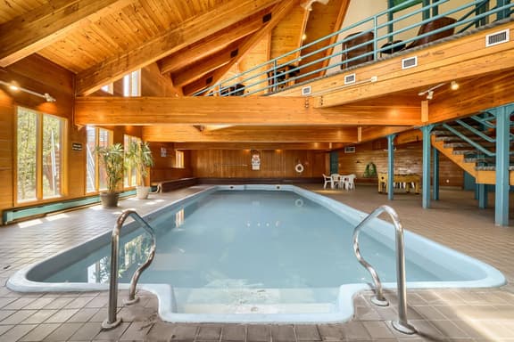 2 Bed 2 Bath condo in Wildernest! Clubhouse with Indoor Pool & Hot Tubs!