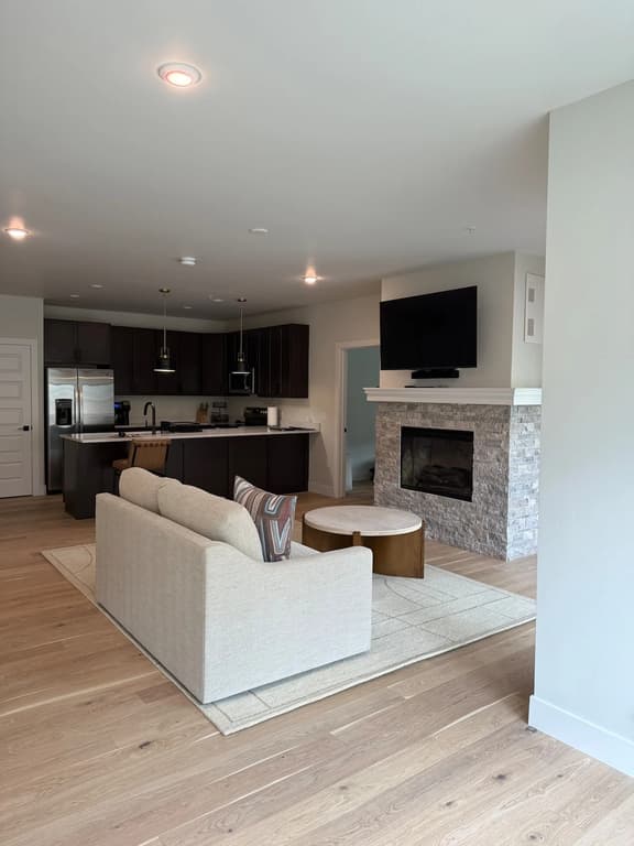 Trailside mountain retreat - Image 1