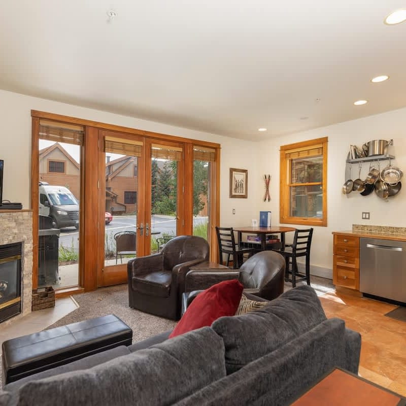 2 BR/2BA Luxury Keystone Condo